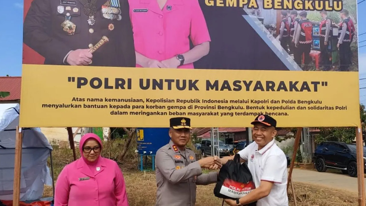 Kapolri salurkan 5.000 paket sembako untuk korban gempa di Bengkulu