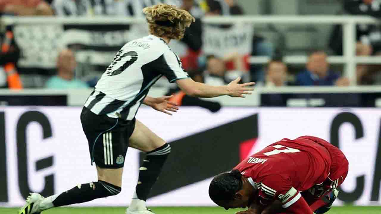 Virgil van Dijk Kena Tekel Horor dari Anthony Gordon