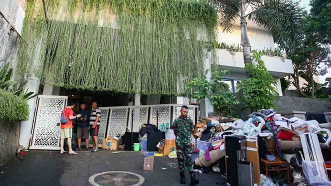 Rumah Menkeu Sri Mulyani Dijarah Massa, Kini Dijaga Ketat Aparat